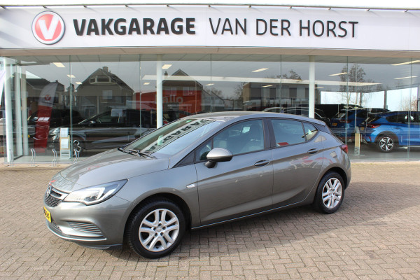 Opel Astra 1.0 Turbo Online Edition 5deurs , zeer nette auto Climate control , Cruise control , Navigatie , Bluetooth Parkeersensoren achter en voor