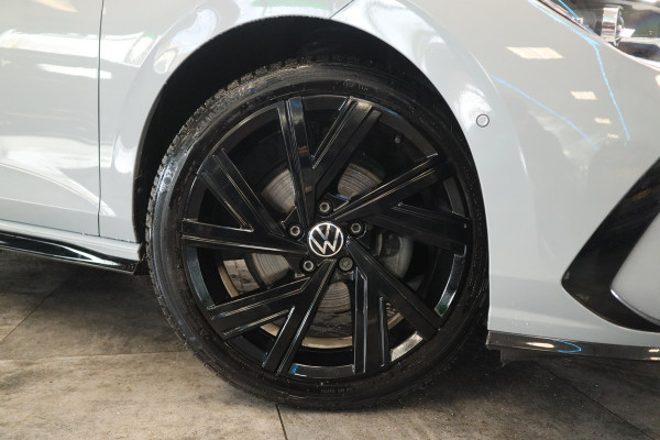 Volkswagen Golf 1.5 eTSI R-Line Business+ R-Line Panoramadak Trekhaak