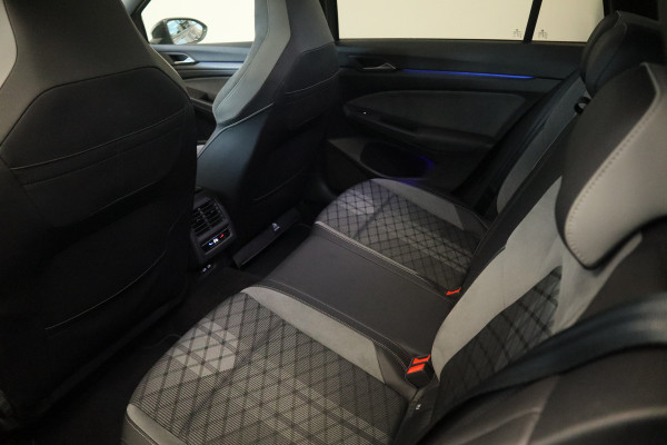 Volkswagen Golf 1.5 eTSI R-Line Business+ R-Line Panoramadak Trekhaak