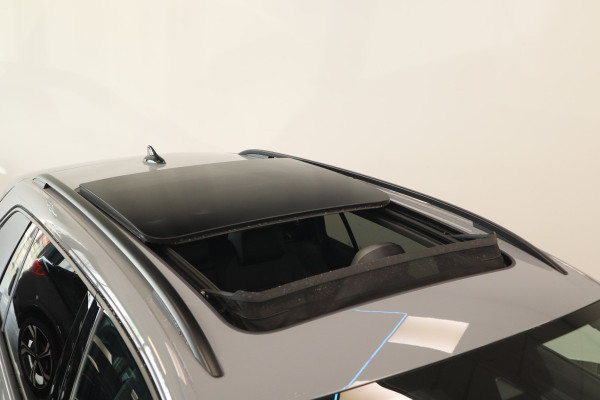 Volkswagen Golf 1.5 eTSI R-Line Business+ R-Line Panoramadak Trekhaak