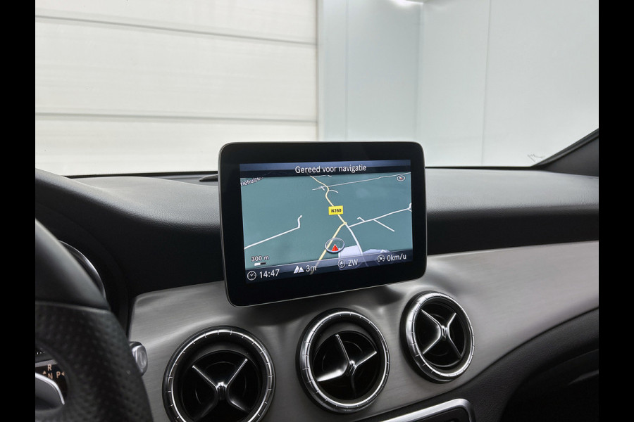 Mercedes-Benz CLA-Klasse 180 Business Solution AMG Upgrade Edition(NL-auto, Camera, Parkeerhulp, Navigatie, StoelV, Etc)