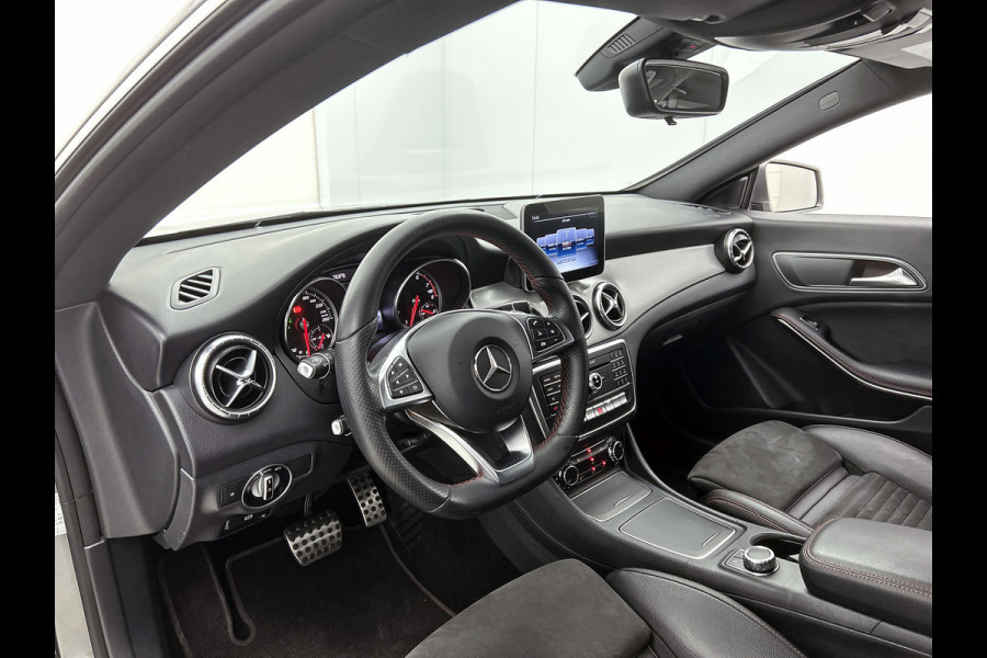 Mercedes-Benz CLA-Klasse 180 Business Solution AMG Upgrade Edition(NL-auto, Camera, Parkeerhulp, Navigatie, StoelV, Etc)