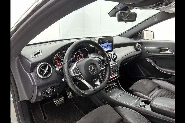 Mercedes-Benz CLA-Klasse 180 Business Solution AMG Upgrade Edition(NL-auto, Camera, Parkeerhulp, Navigatie, StoelV, Etc)
