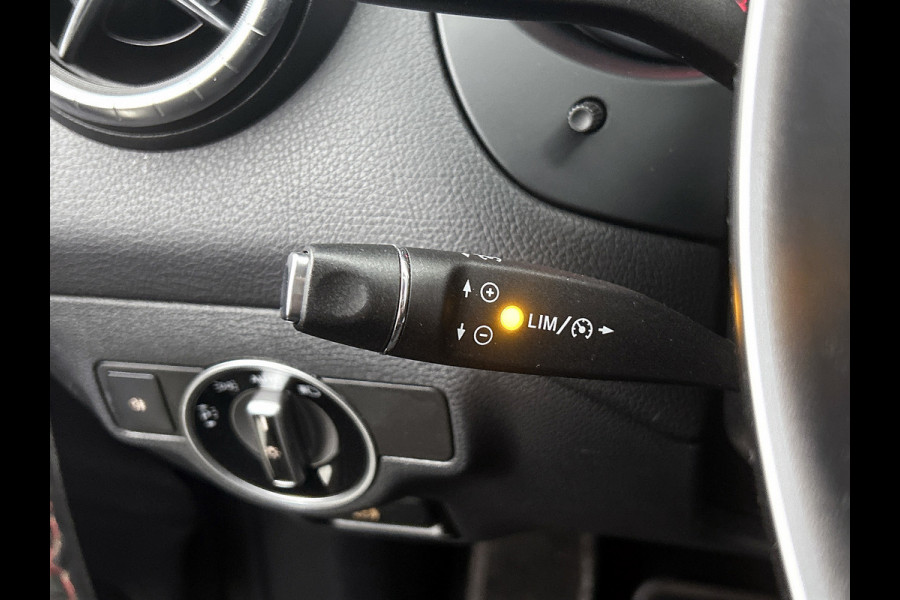Mercedes-Benz CLA-Klasse 180 Business Solution AMG Upgrade Edition(NL-auto, Camera, Parkeerhulp, Navigatie, StoelV, Etc)