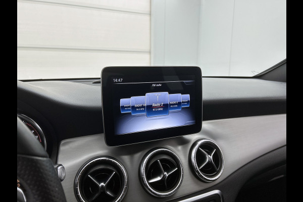 Mercedes-Benz CLA-Klasse 180 Business Solution AMG Upgrade Edition(NL-auto, Camera, Parkeerhulp, Navigatie, StoelV, Etc)