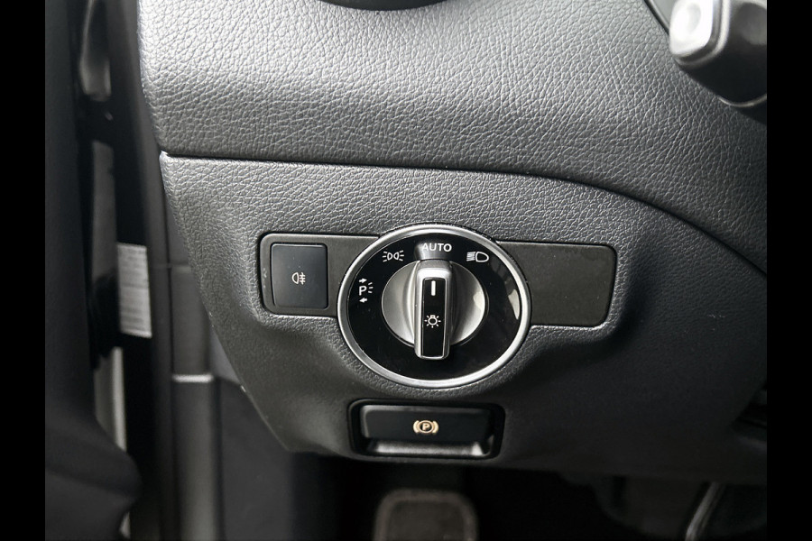 Mercedes-Benz CLA-Klasse 180 Business Solution AMG Upgrade Edition(NL-auto, Camera, Parkeerhulp, Navigatie, StoelV, Etc)