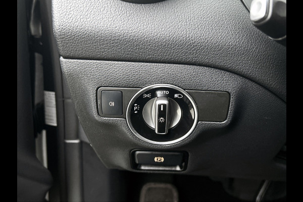 Mercedes-Benz CLA-Klasse 180 Business Solution AMG Upgrade Edition(NL-auto, Camera, Parkeerhulp, Navigatie, StoelV, Etc)