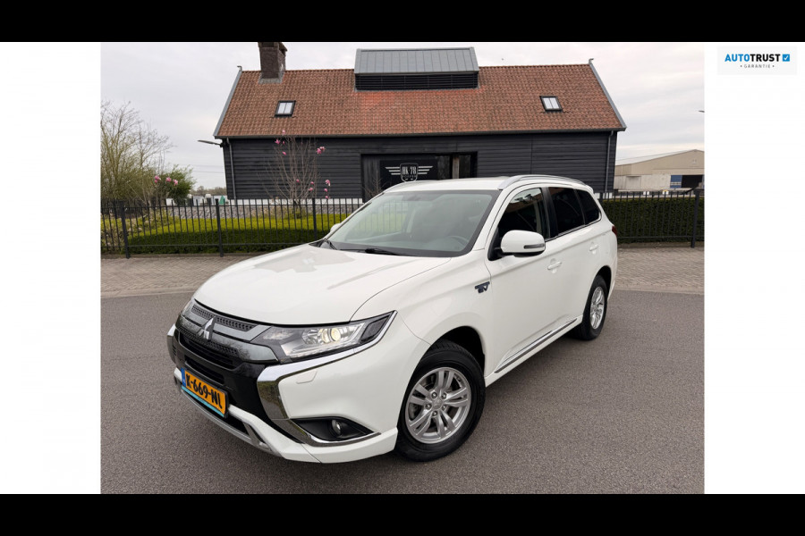Mitsubishi Outlander 2.4 PHEV AWD Plug-in Hybride Intense+ Navigatie Camera Trekhaak
