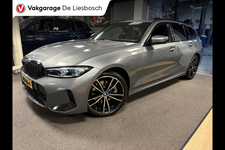BMW 3 Serie Touring 330e xDrive M-pakket facelift / Panorama-dak / head-up / 360 camera / Harman-Kardon