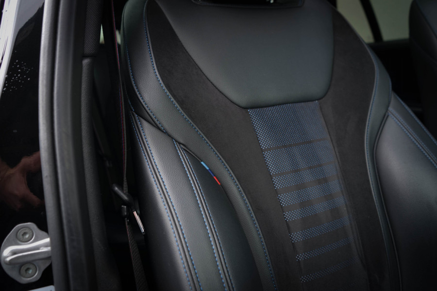 BMW 3 Serie Touring 330e / M-sport/ Panoramadak/ 20 Inch Lichtmetalen Velgen/