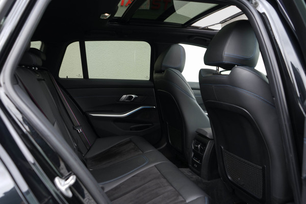 BMW 3 Serie Touring 330e / M-sport/ Panoramadak/ 20 Inch Lichtmetalen Velgen/
