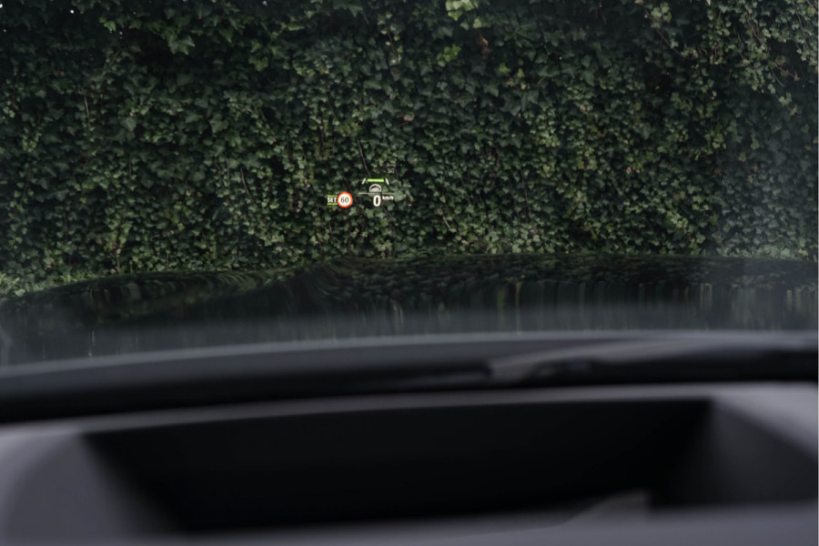 BMW 3 Serie Touring 330e / M-sport/ Panoramadak/ 20 Inch Lichtmetalen Velgen/