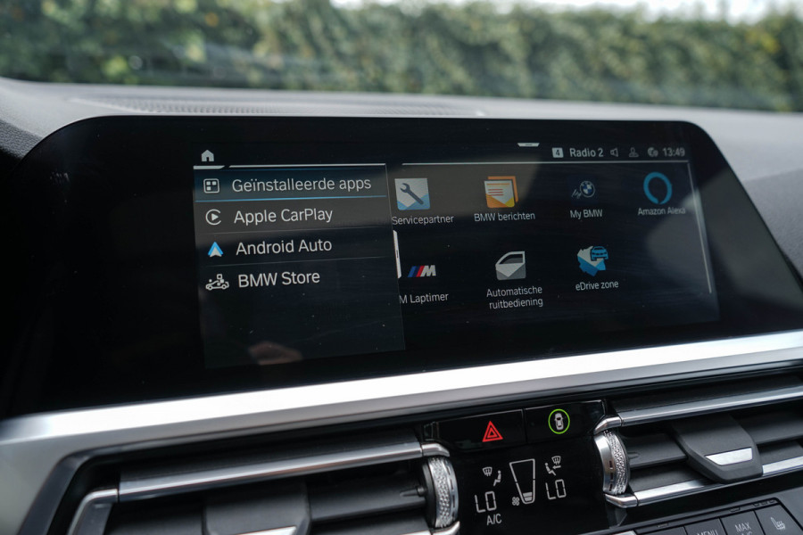 BMW 3 Serie Touring 330e / M-sport/ Panoramadak/ 20 Inch Lichtmetalen Velgen/