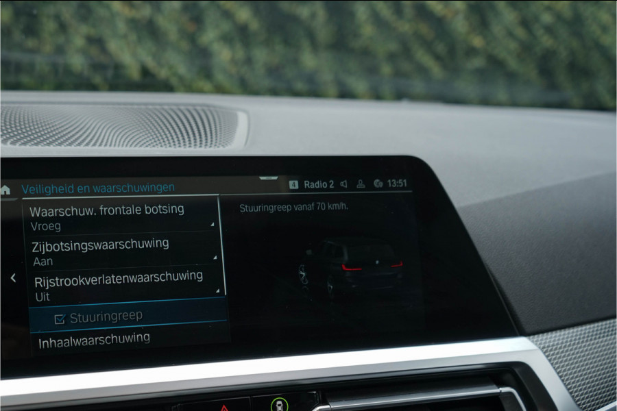 BMW 3 Serie Touring 330e / M-sport/ Panoramadak/ 20 Inch Lichtmetalen Velgen/