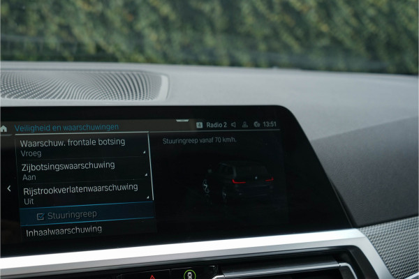 BMW 3 Serie Touring 330e / M-sport/ Panoramadak/ 20 Inch Lichtmetalen Velgen/