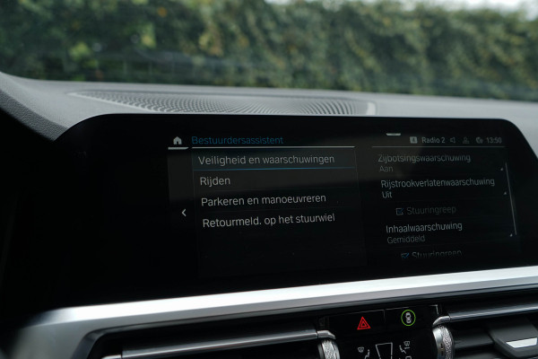 BMW 3 Serie Touring 330e / M-sport/ Panoramadak/ 20 Inch Lichtmetalen Velgen/