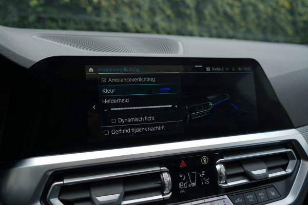 BMW 3 Serie Touring 330e / M-sport/ Panoramadak/ 20 Inch Lichtmetalen Velgen/