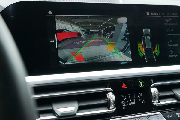 BMW 3 Serie Touring 330e / M-sport/ Panoramadak/ 20 Inch Lichtmetalen Velgen/