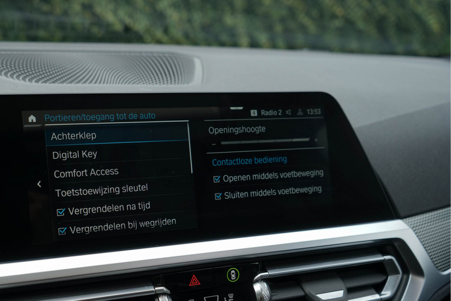 BMW 3 Serie Touring 330e / M-sport/ Panoramadak/ 20 Inch Lichtmetalen Velgen/