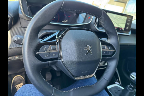 Peugeot 208 1.2 PureTech 100 Allure Navi / P-sensoren & camera / Clima / LM velgen