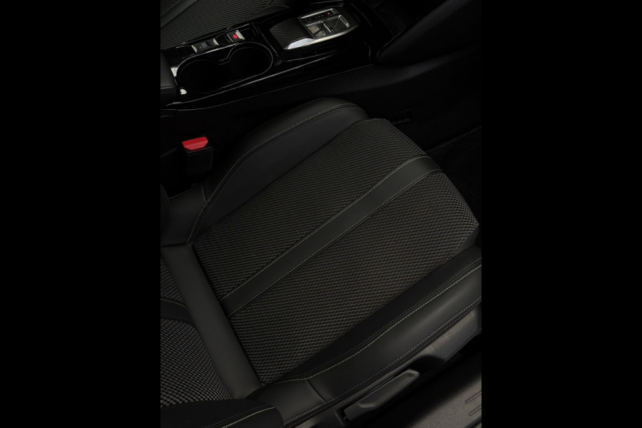 Peugeot 208 Hybrid 136 e-DCS6 GT Premium Panorama