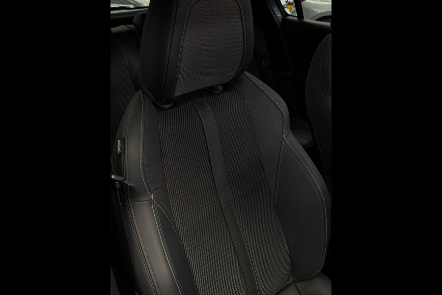 Peugeot 208 Hybrid 136 e-DCS6 GT Premium Panorama