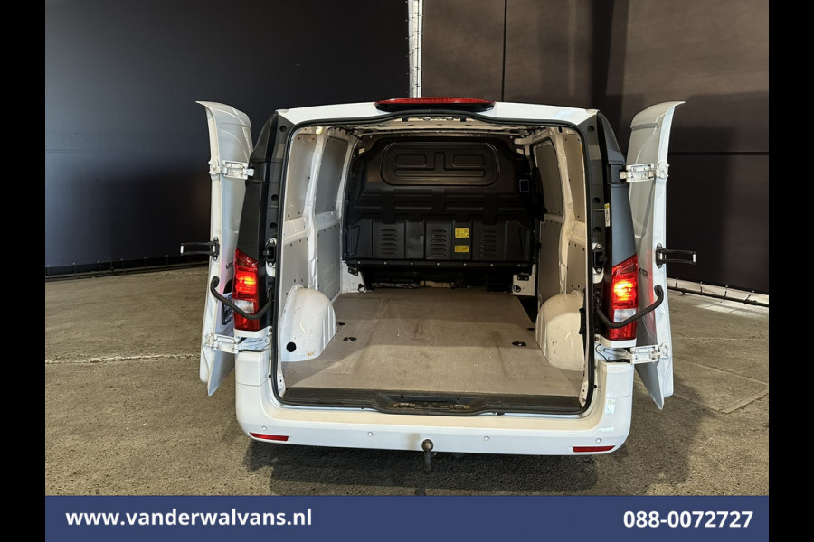 Mercedes-Benz Vito 114 CDI 136pk L2H1 Euro6 Airco | Navigatie | Camera | Cruisecontrol | Stoelverwarming Parkeersensoren, Trekhaak, Bijrijdersbank