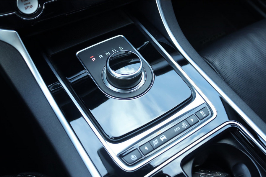 Jaguar XF Sportbrake 2.0t Portfolio R sport / Automaat / Carplay / Stoelverwarming.