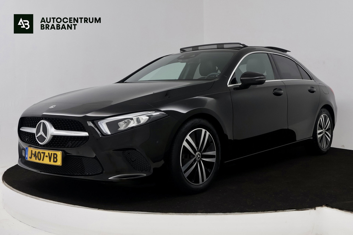 Mercedes-Benz A-Klasse 180 Business Solution Luxury (PANORAMADAK, SFEERVERLICHTING, STOELVERWARMING, CAMERA)