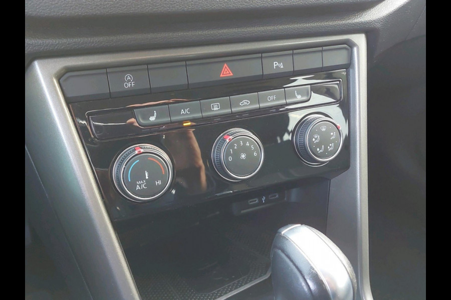 Volkswagen T-Roc 1.5 TSI Style Business | Afneembare Trekhaak | Camera | Winter Pakket