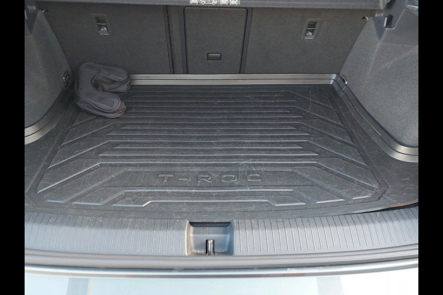 Volkswagen T-Roc 1.5 TSI Style Business | Afneembare Trekhaak | Camera | Winter Pakket