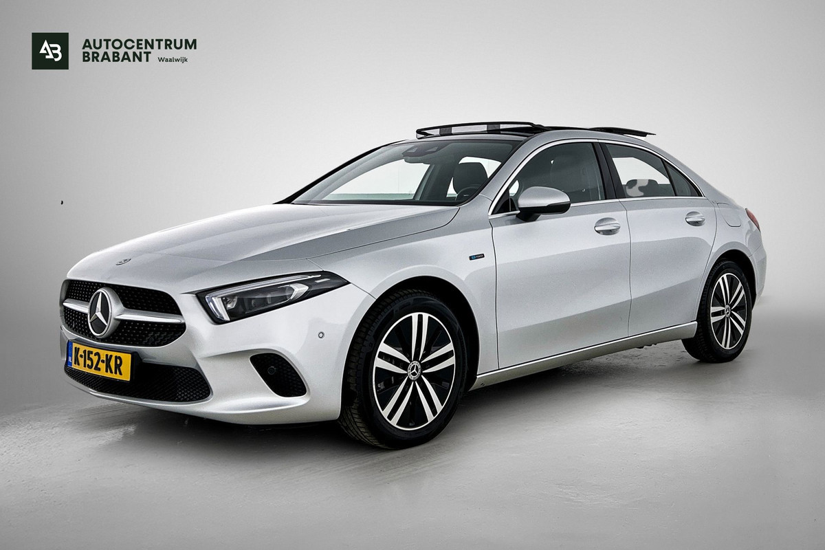 Mercedes-Benz A-Klasse 250 e Business Solution Luxury Limited (PANORAMADAK, MULTIBEAM KOPLAMP, SFEERVERLICHTING, TREKHAAK)