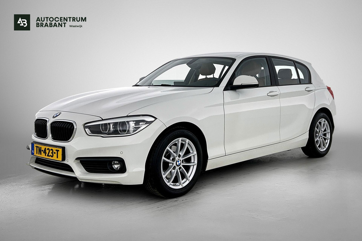 BMW 1-serie 118i High Executive (GROOT-NAVIGATIE, LEDER, STOELVERWARMING, PARKEERSENSOREN, DEALER ONDERHOUDEN)