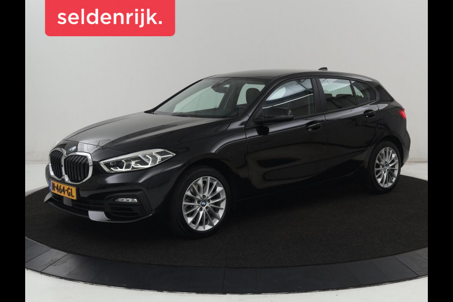 BMW 1-serie 120i Business Edition Plus | Leder | Sportstoelen | Carplay | Stoelverwarming | Live Cockpit | Parkeerhulp | Climate control
