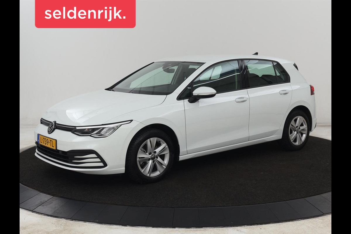 Volkswagen Golf 1.0 eTSI Life | Carplay | Sfeerverlichting | Adaptive cruise | Navigatie | Parkeerhulp | Full LED | Climate control | Bluetooth