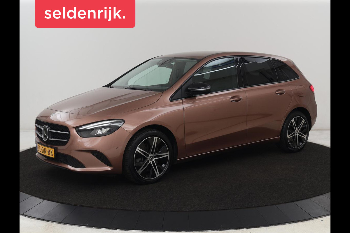 Mercedes-Benz B-Klasse 250e Urban Night | SOH 92% | Adaptive cruise | Stoelverwarming | Camera | Carplay | Sfeerverlichting | Half leder | Full LED | Widescreen | Park Assist | Navigatie | PHEV | Plug In
