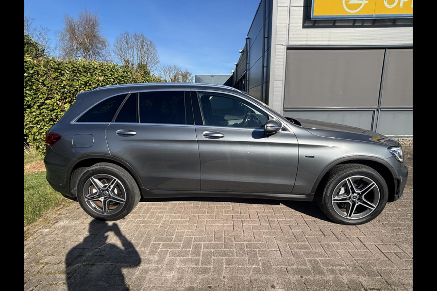 Mercedes-Benz GLC 300e 4MATIC AMG Line | 320pk PHEV | Panormadak | Afneembare Trekhaak | Burmester Audio | Stoelverwarming |  Achteruitrijcamera