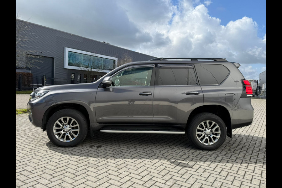 Toyota Land Cruiser 150 2.8 D-4D Professional Window VAN