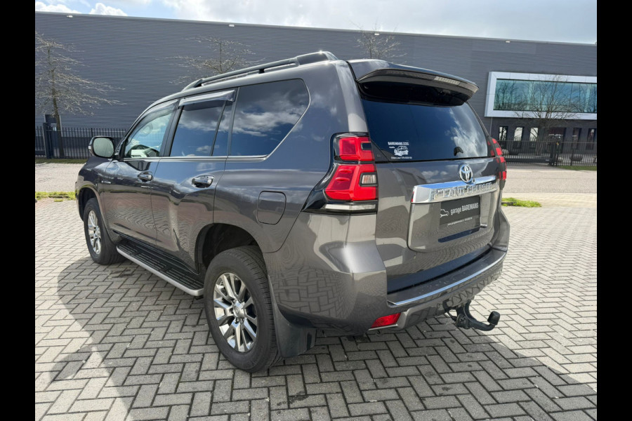 Toyota Land Cruiser 150 2.8 D-4D Professional Window VAN