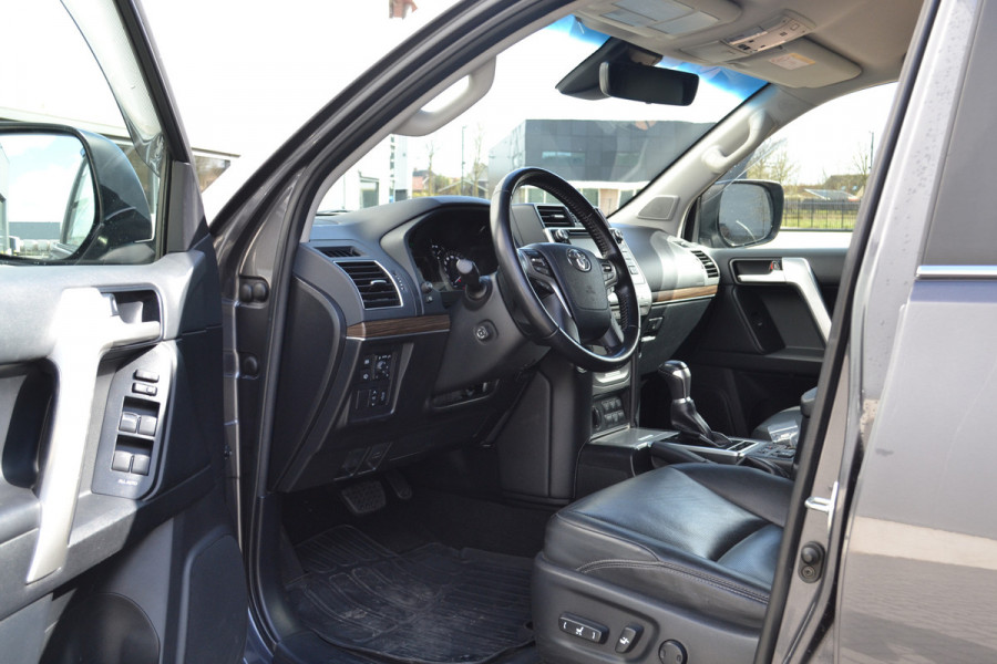 Toyota Land Cruiser 150 2.8 D-4D Professional Window VAN