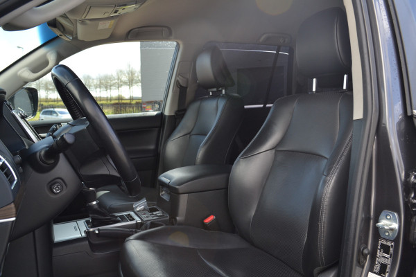 Toyota Land Cruiser 150 2.8 D-4D Professional Window VAN