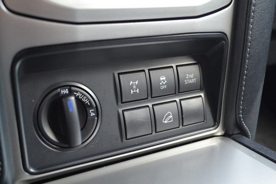 Toyota Land Cruiser 150 2.8 D-4D Professional Window VAN