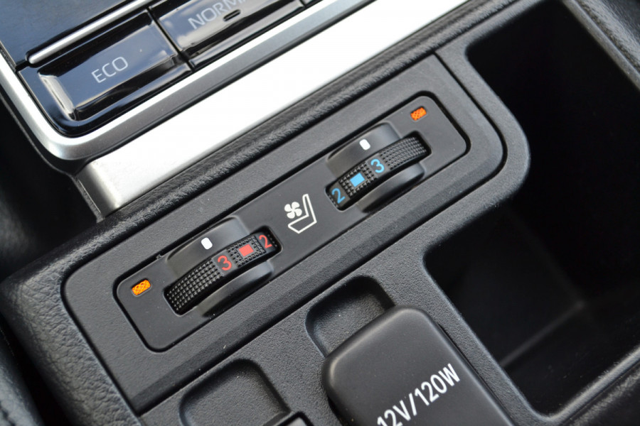 Toyota Land Cruiser 150 2.8 D-4D Professional Window VAN