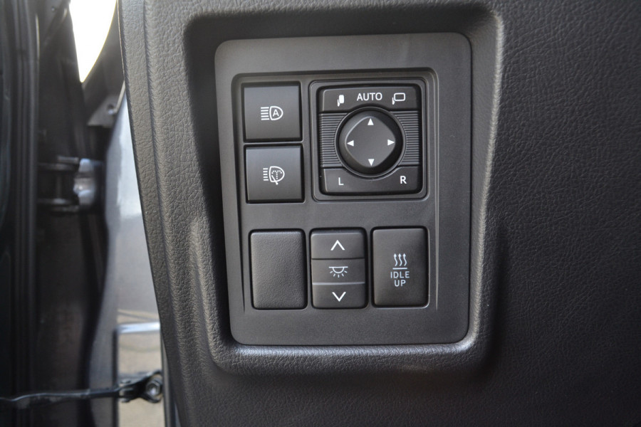 Toyota Land Cruiser 150 2.8 D-4D Professional Window VAN