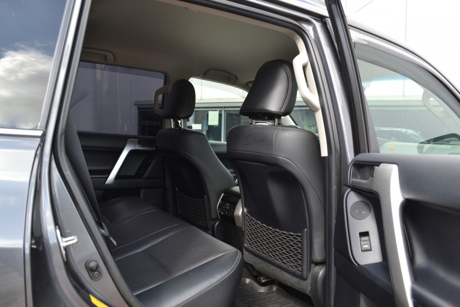 Toyota Land Cruiser 150 2.8 D-4D Professional Window VAN