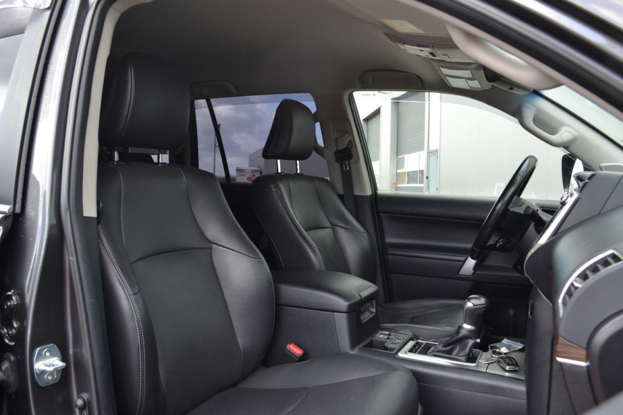 Toyota Land Cruiser 150 2.8 D-4D Professional Window VAN