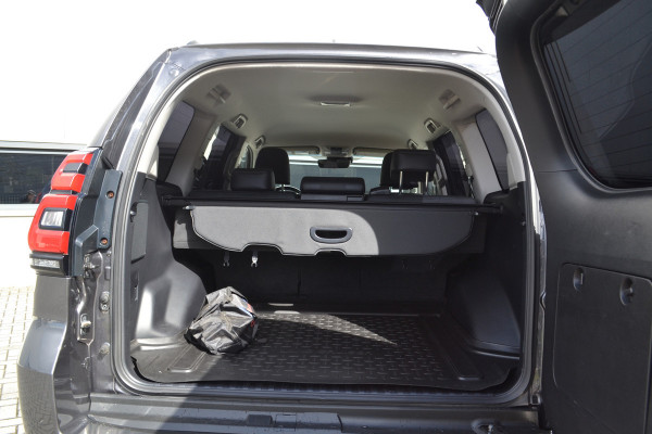 Toyota Land Cruiser 150 2.8 D-4D Professional Window VAN