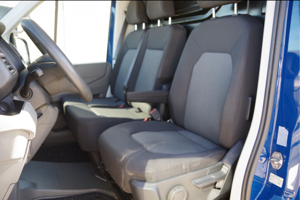 Volkswagen Crafter 35 2.0 TDI L3H2 177PK AUT. 3-ZITS, LED, CAMERA, STANDKACHEL, NAVI, CRUISE, AIRCO, MF STUURWIEL, PARKEERSENSOREN