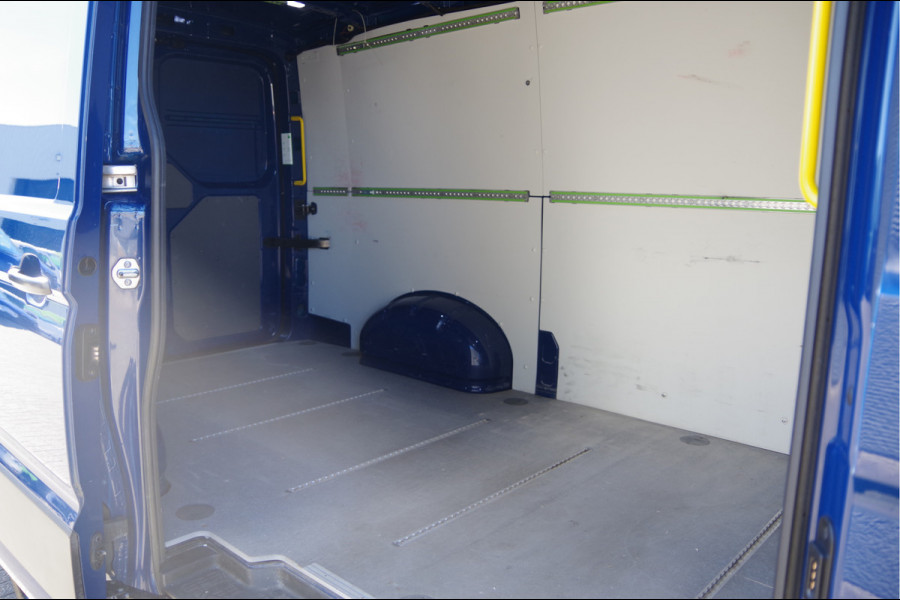 Volkswagen Crafter 35 2.0 TDI L3H2 177PK AUT. 3-ZITS, LED, CAMERA, STANDKACHEL, NAVI, CRUISE, AIRCO, MF STUURWIEL, PARKEERSENSOREN
