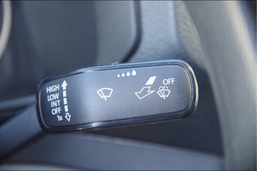 Volkswagen Crafter 35 2.0 TDI L3H2 177PK AUT. 3-ZITS, LED, CAMERA, STANDKACHEL, NAVI, CRUISE, AIRCO, MF STUURWIEL, PARKEERSENSOREN